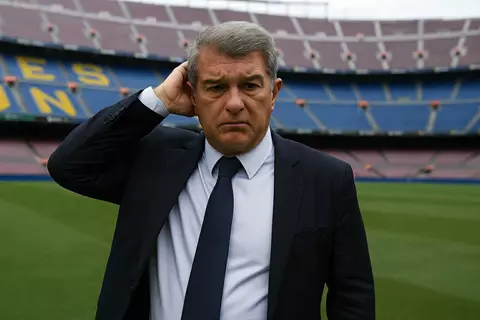 لابورتا يوجه إنذارا لأتلتيكو مدريد: عرض ألفاريز لن يبقى للأبد